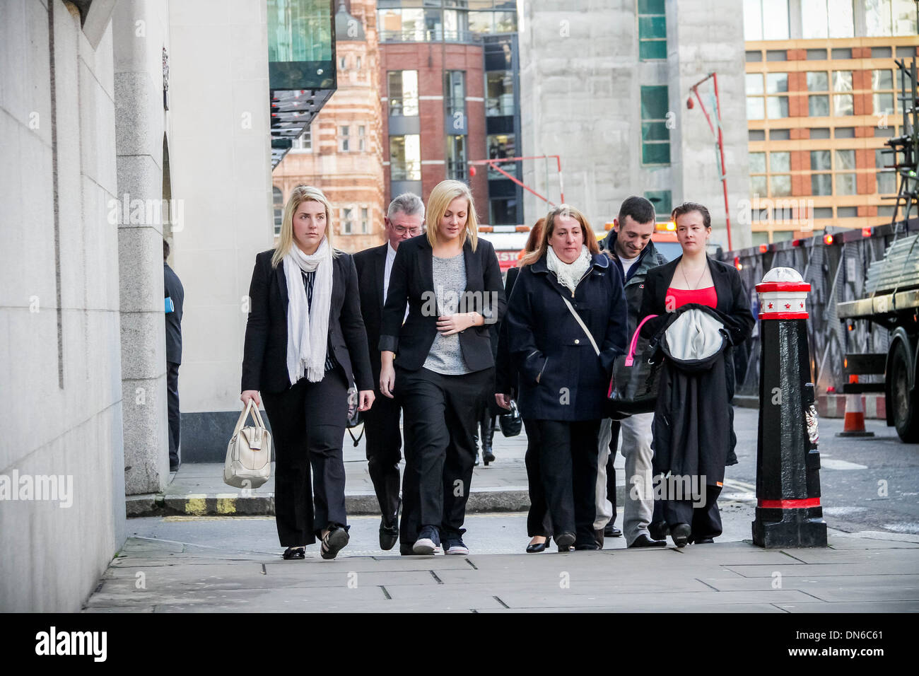 Lee Rigby famiglia arriva a Old Bailey corte per verdetto prova a Londra. Foto Stock