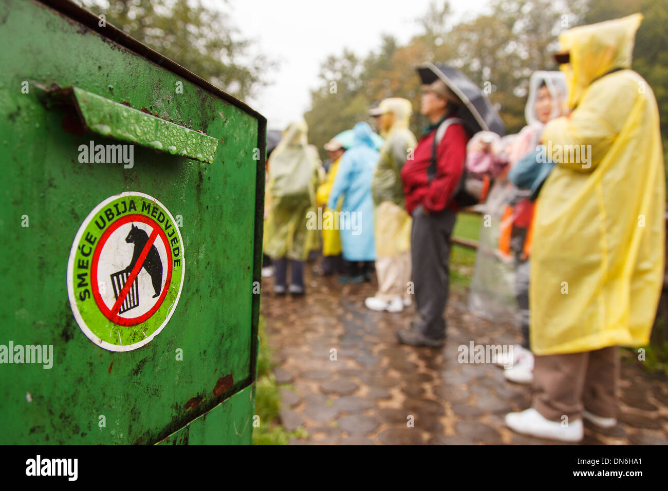 Turisti e garbage, il Parco Nazionale di Plitvice, Croazia, Europa. Foto Stock