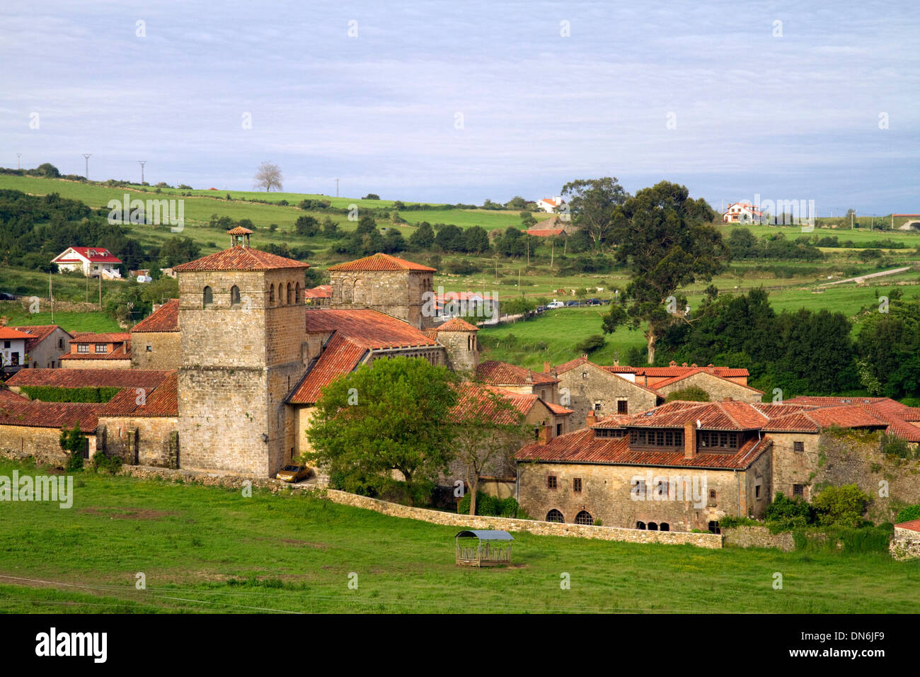 Chiesa di la Colegiata a Santillana del Mar, Cantabria, Spagna. Foto Stock