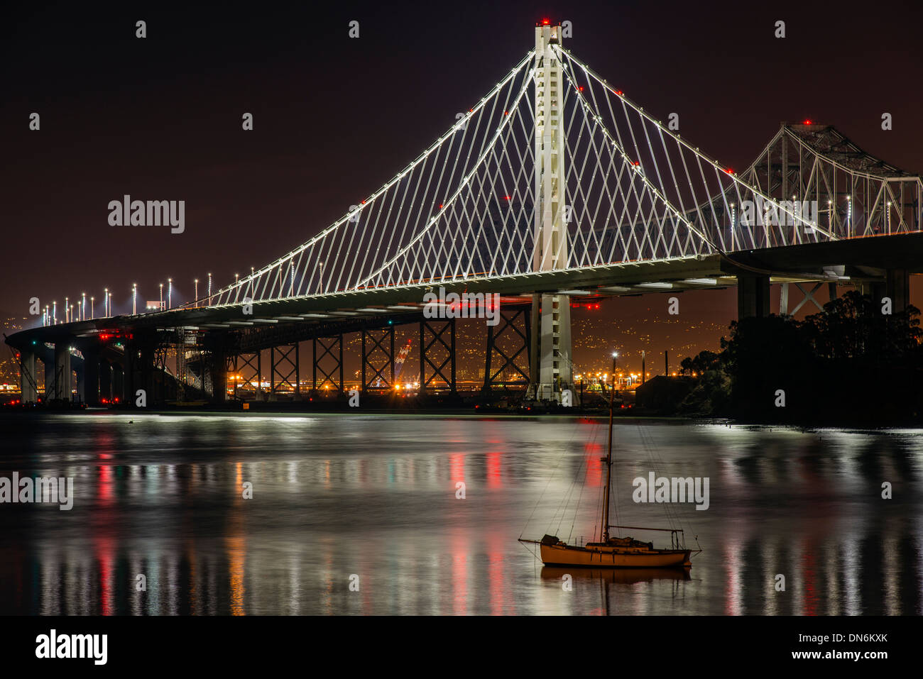 Il nuovo orientale span di Bay Bridge visto dall'Isola del Tesoro, San Francisco, California, Stati Uniti d'America Foto Stock