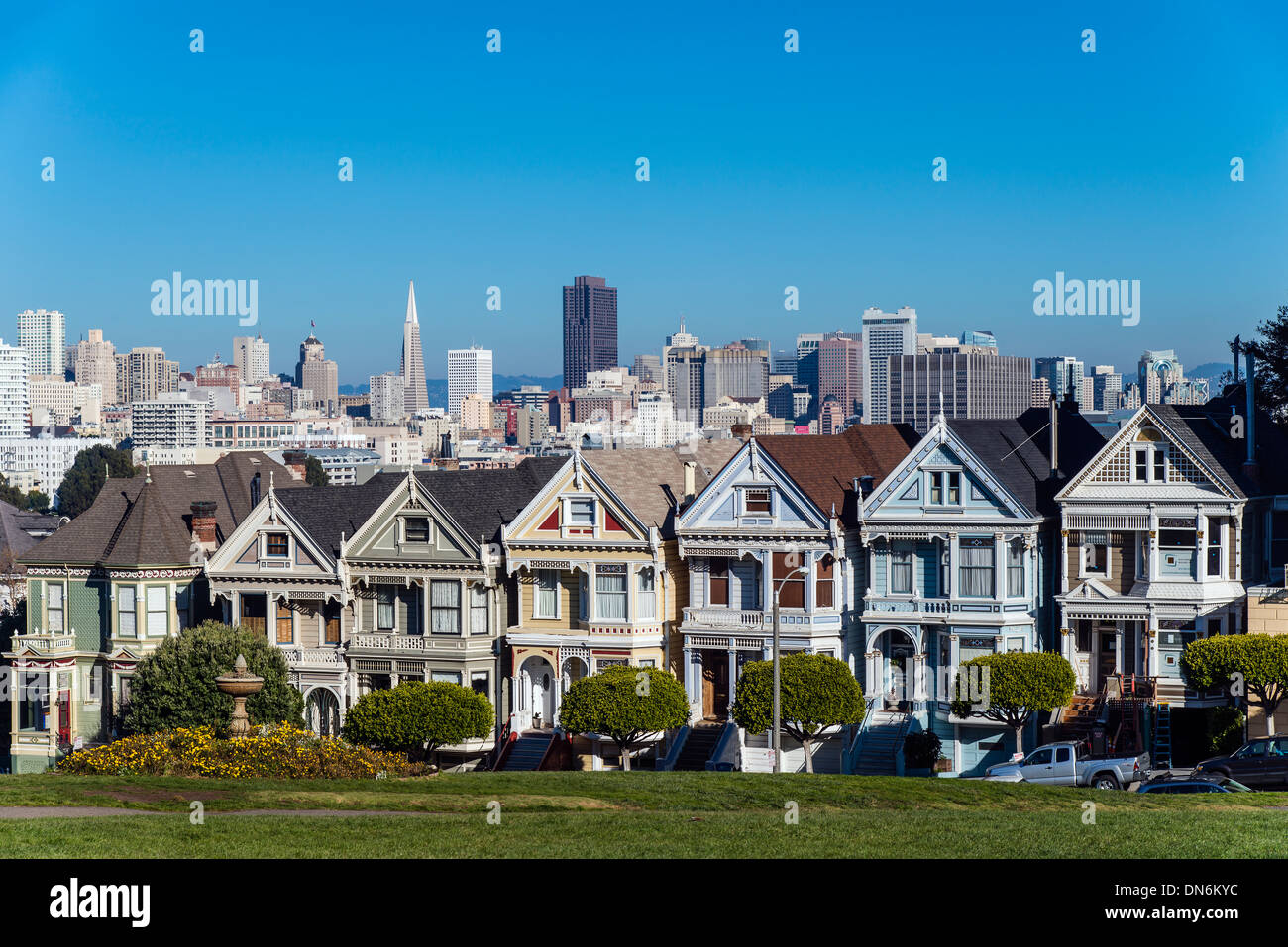 Painted Ladies case vittoriane in Alamo Square, San Francisco, California, Stati Uniti d'America Foto Stock