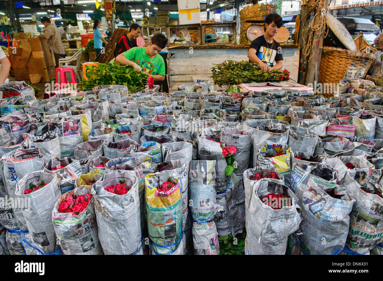 Le scene del Pak Klong Talat, il mercato dei fiori a Bangkok, in Thailandia Foto Stock