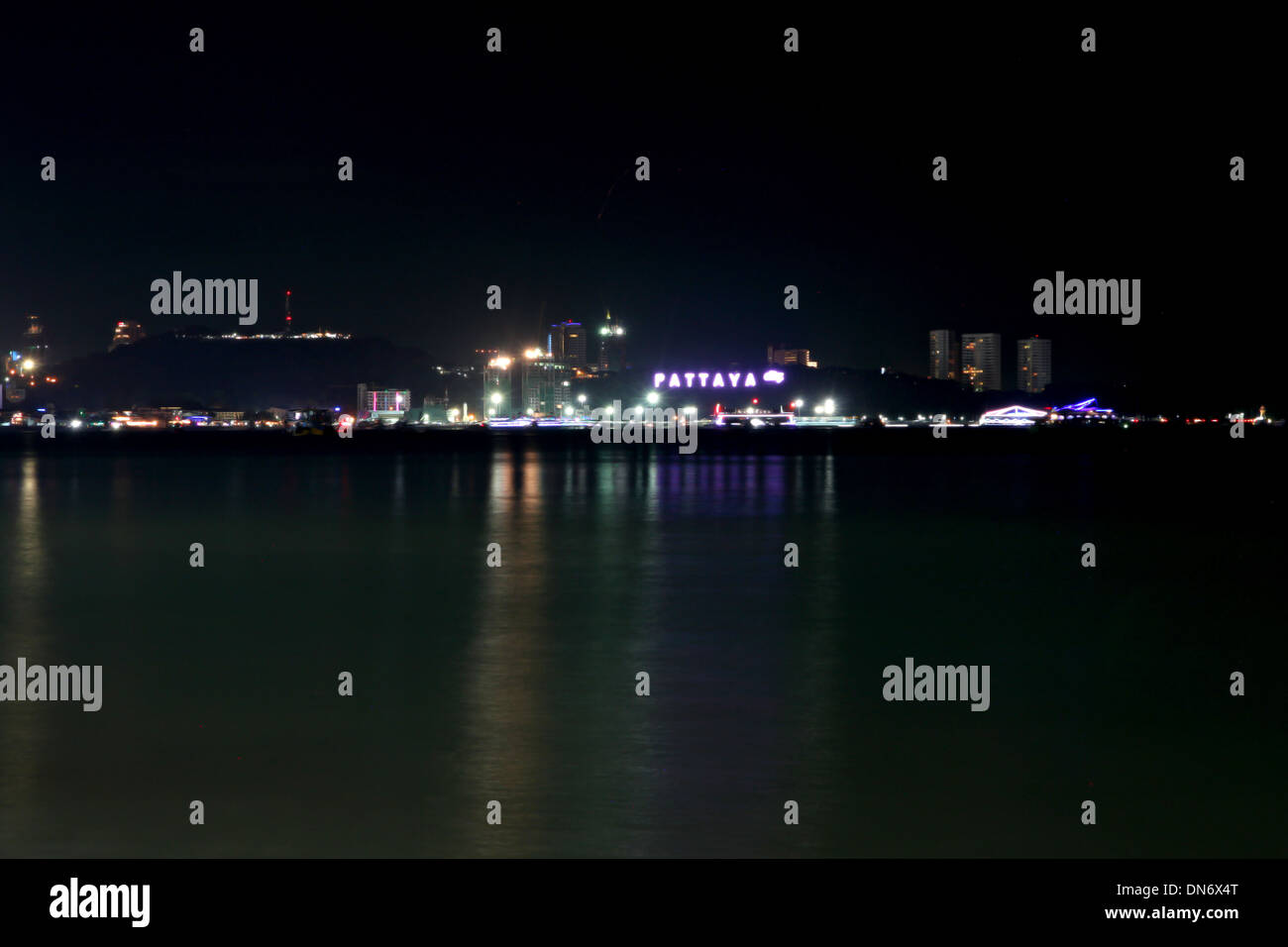 La foto di notte tempo vista nella città di Pattaya,della Thailandia. Foto Stock