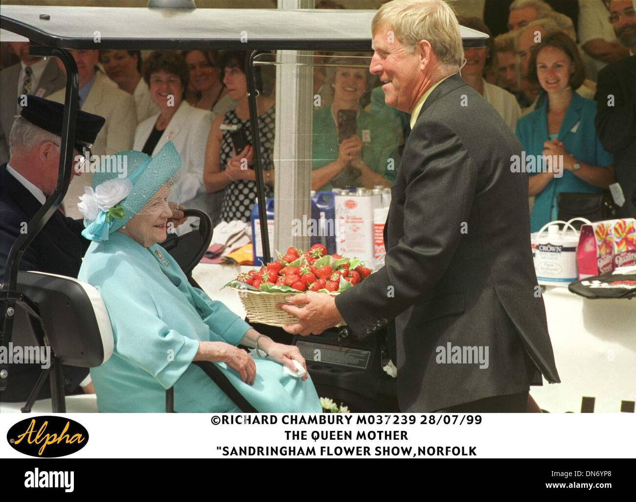 Luglio 28, 1999 - Gran Bretagna - 28/07/99 .La regina madre .''SANDRINGHAM flower show'',Norfolk(Immagine di credito: © Globo foto/ZUMAPRESS.com) Foto Stock