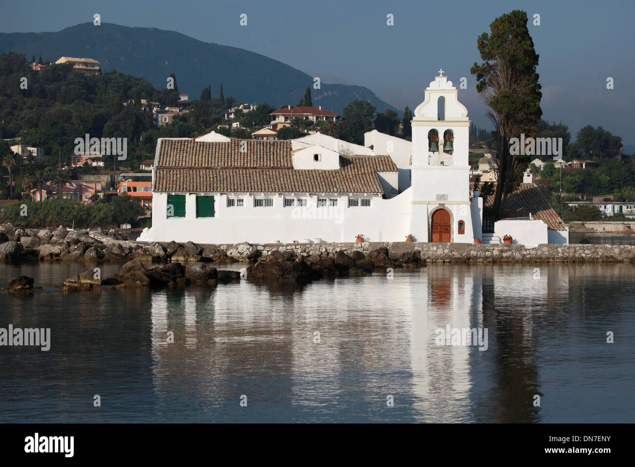 Vista sul monastero Vlacheraina sull'isola di Corfu in Grecia Foto Stock