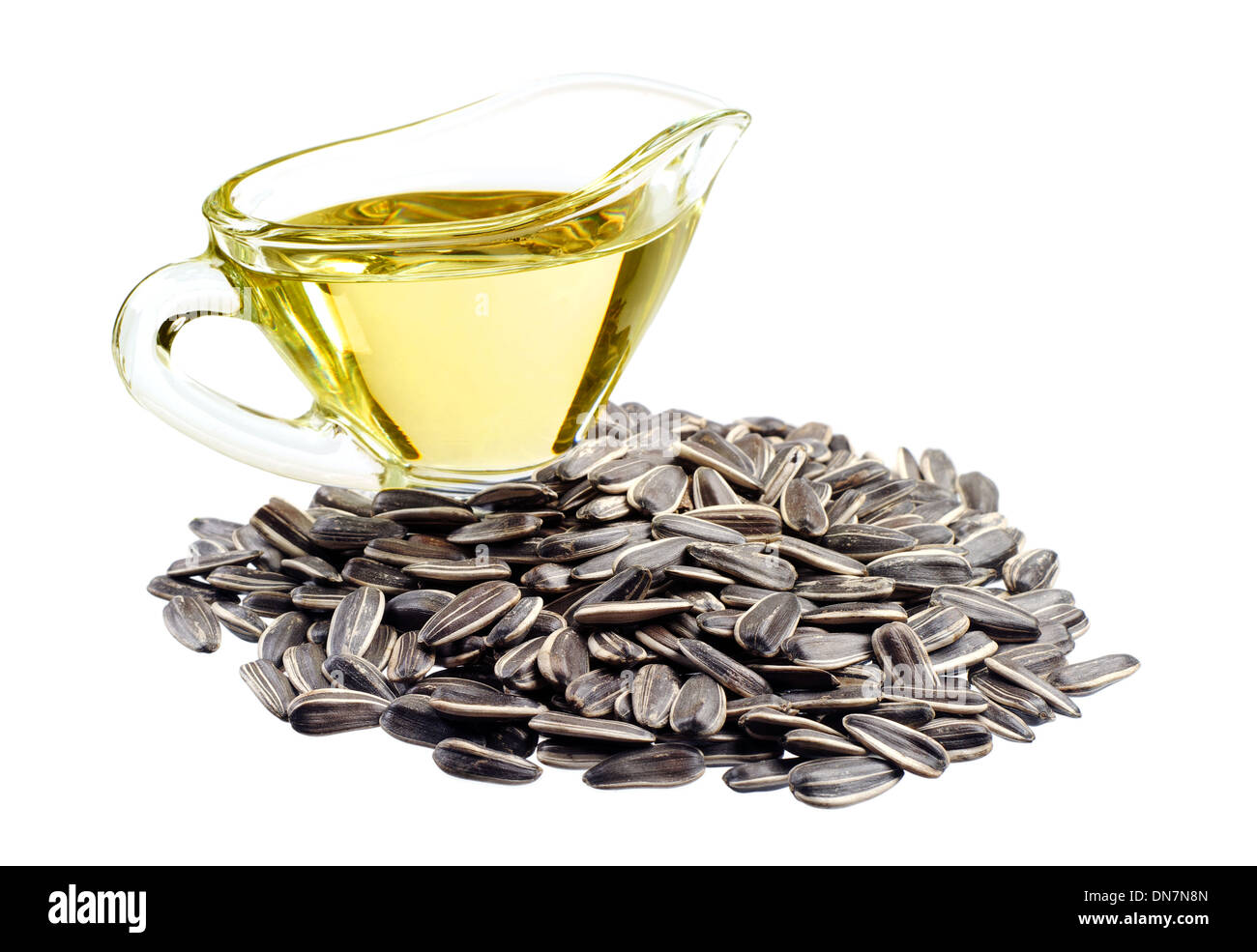 Semi di girasole e olio isolati su sfondo bianco Foto Stock