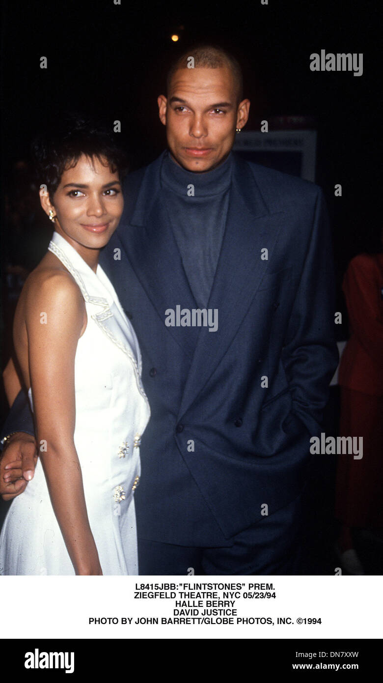 Apr. 20, 2001 - L8415JBB:''FLINTSTONES'' PREM..Teatro Ziegfeld, NYC 05/23/94.Halle Berry.DAVID giustizia. JOHN BARRETT/ 1994(Credit Immagine: © Globo foto/ZUMAPRESS.com) Foto Stock