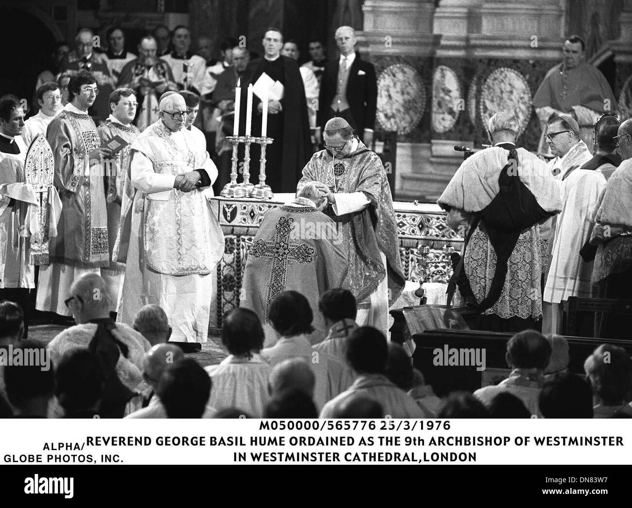 Mar 25, 1976 - Londra, Gran Bretagna - M050000/565776025/3/1976.il Reverendo George Basil Hume ordinato come il nono Arcivescovo di Westminster .NELLA CATTEDRALE DI WESTMINISTER, Londra.Â©1976(Immagine di credito: © Globo foto/ZUMAPRESS.com) Foto Stock