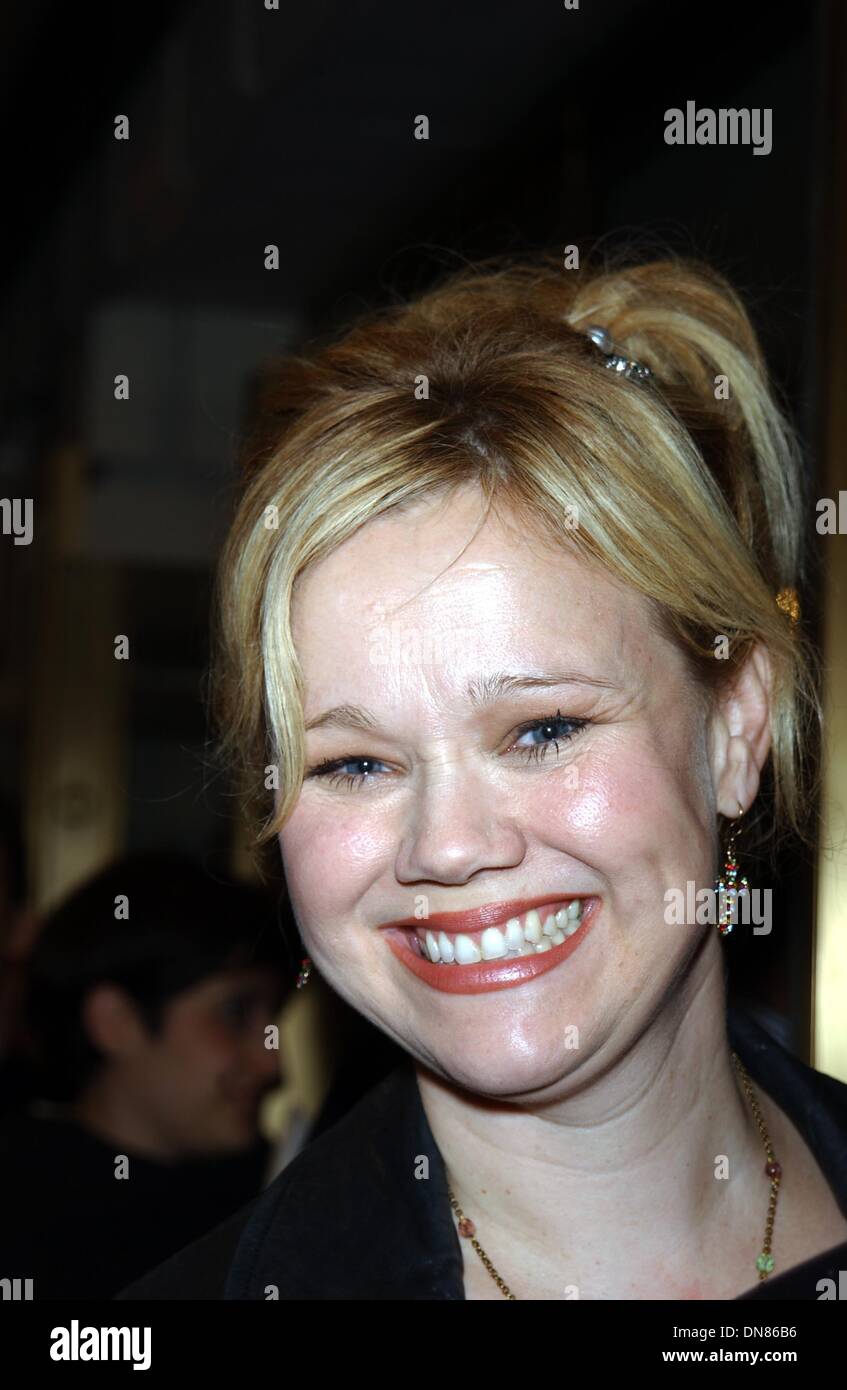 Apr. 14, 2002 - K24708AR: 4/16/02.L'apertura notturna di Broadway di ''L'ELEFANTE uomo" presso il teatro di Casino Royale in NYC..CAROLINE RHEA. ANDREA RENAULT/ 2002(Credit Immagine: © Globo foto/ZUMAPRESS.com) Foto Stock