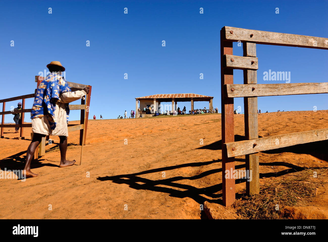 I pastori a zebù mercato del bestiame, Ambalavao, Madagascar Foto Stock