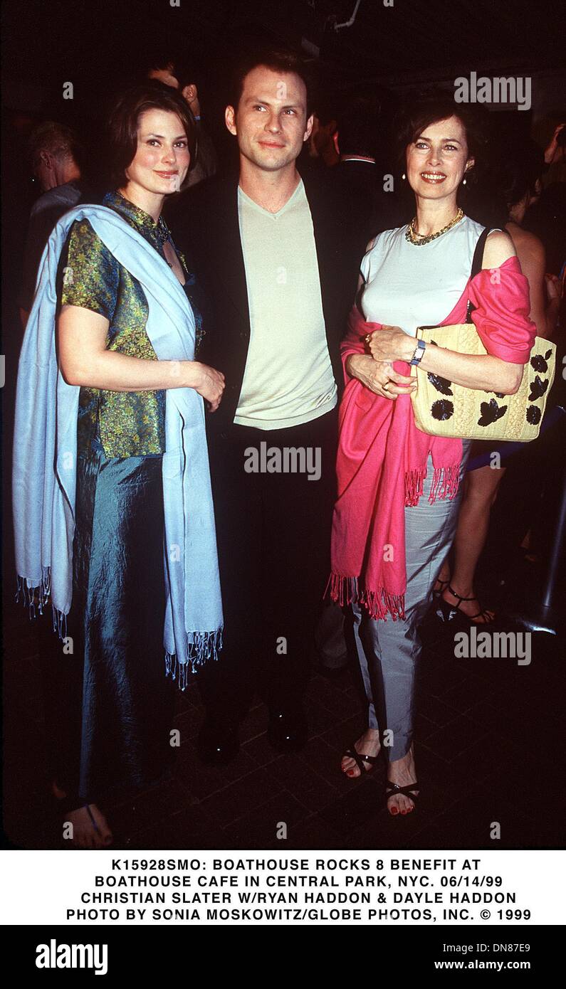 Giugno 14, 1999 - K15928SMO 06/14/99.BOATHOUSE rocce 8 beneficio a.BOATHOUSE cafè nel Central Park di New York..Christian Slater W/RYAN HADDON & DAYLE HADDON. SONIA MOSKOWITZ/ 1999(Credit Immagine: © Globo foto/ZUMAPRESS.com) Foto Stock