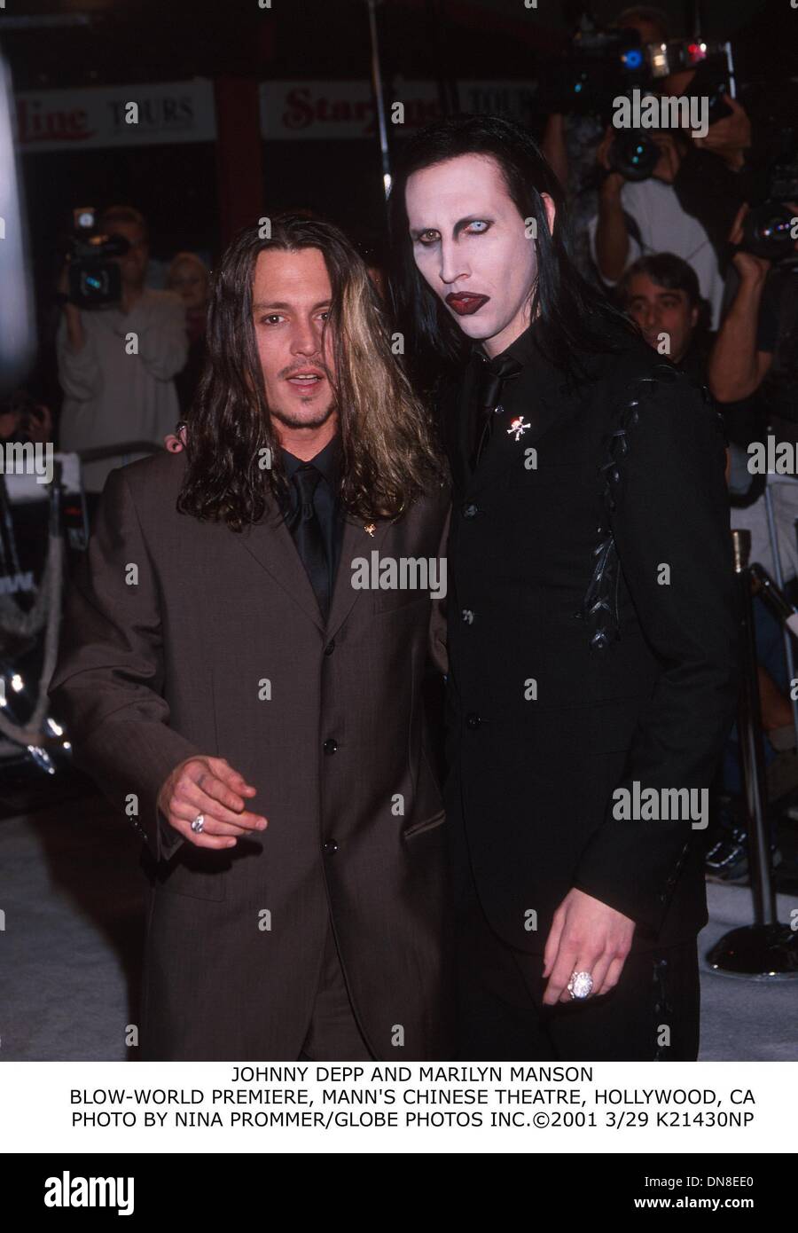 Mar 29, 2001 - Johnny Depp e Marilyn Manson.blow-Premiere mondiale, il Teatro Cinese di Mann, Hollywood, CA. NINA PROMMER/ 2001 3/29 K21430NP(Immagine di credito: © Globo foto/ZUMAPRESS.com) Foto Stock