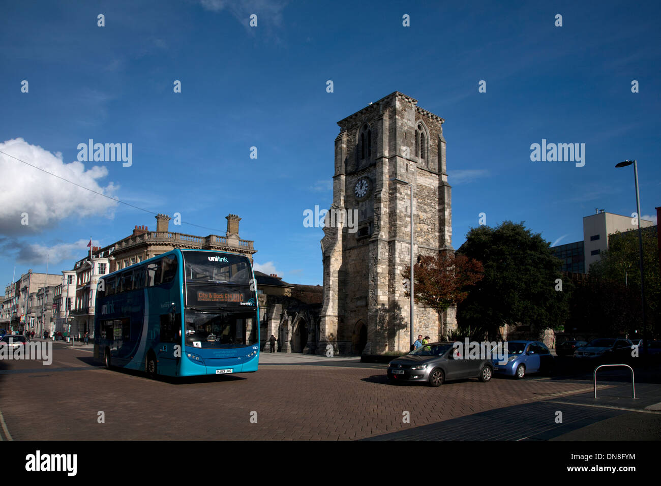 Holyrood chiesa high street old town southampton hampshire Inghilterra Foto Stock