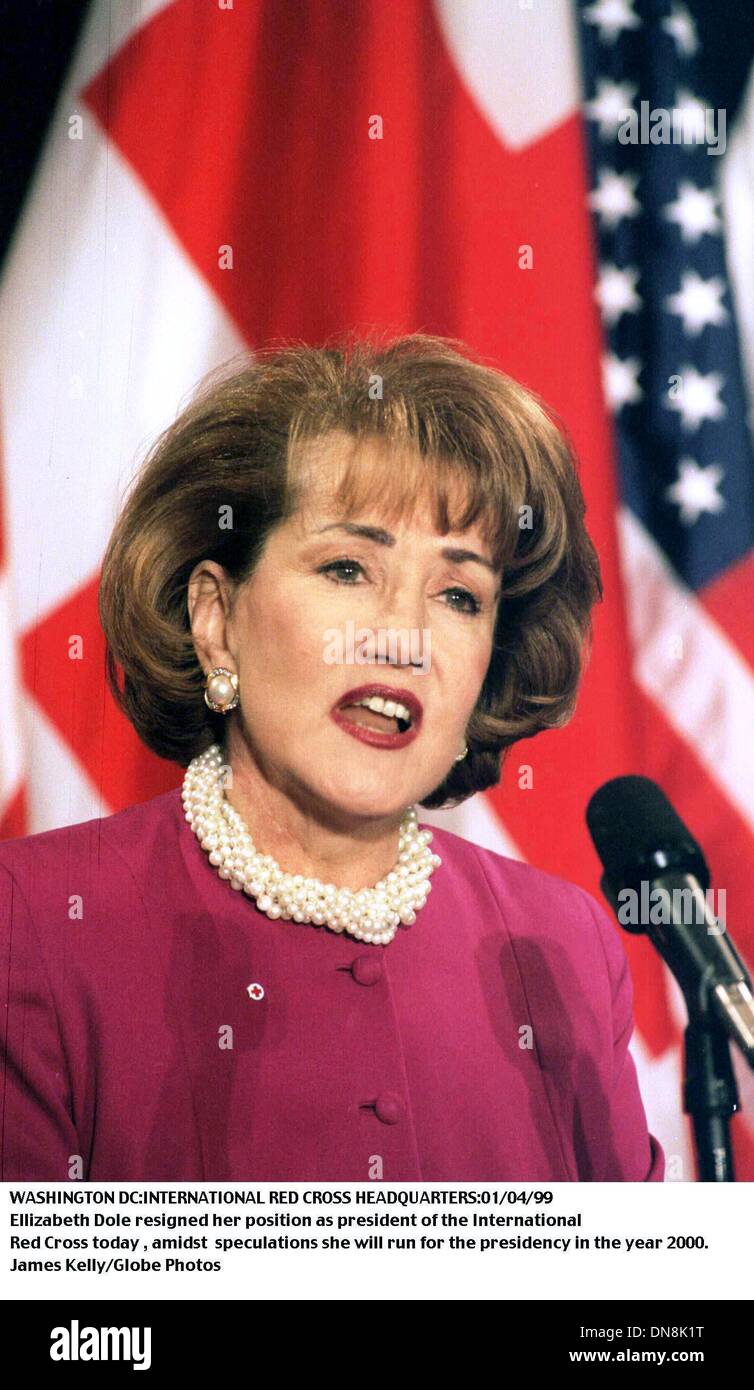 Gen. 4, 1999 - 01/04/99.WASHINGTON DC: Croce Rossa Internazionale Sede..Elizabeth Dole si è dimesso la sua posizione di presidente della Croce rossa internazionale oggi in mezzo a speculazioni Ella farà correre per la presidenza nell'anno 2000.. James Kelly/ 1999(Credit Immagine: © Globo foto/ZUMAPRESS.com) Foto Stock