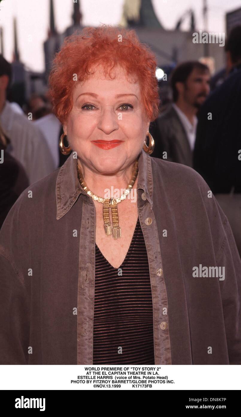 Nov. 13, 1999 - Premiere mondiale di ''TOY STORY 2'.al El Capitan Theatre di Los Angeles..ESTELLE HARRIS (voce della sig.ra Potato Head). FITZROY BARRETT/ NOV.13.1999 K17173FB(Immagine di credito: © Globo foto/ZUMAPRESS.com) Foto Stock