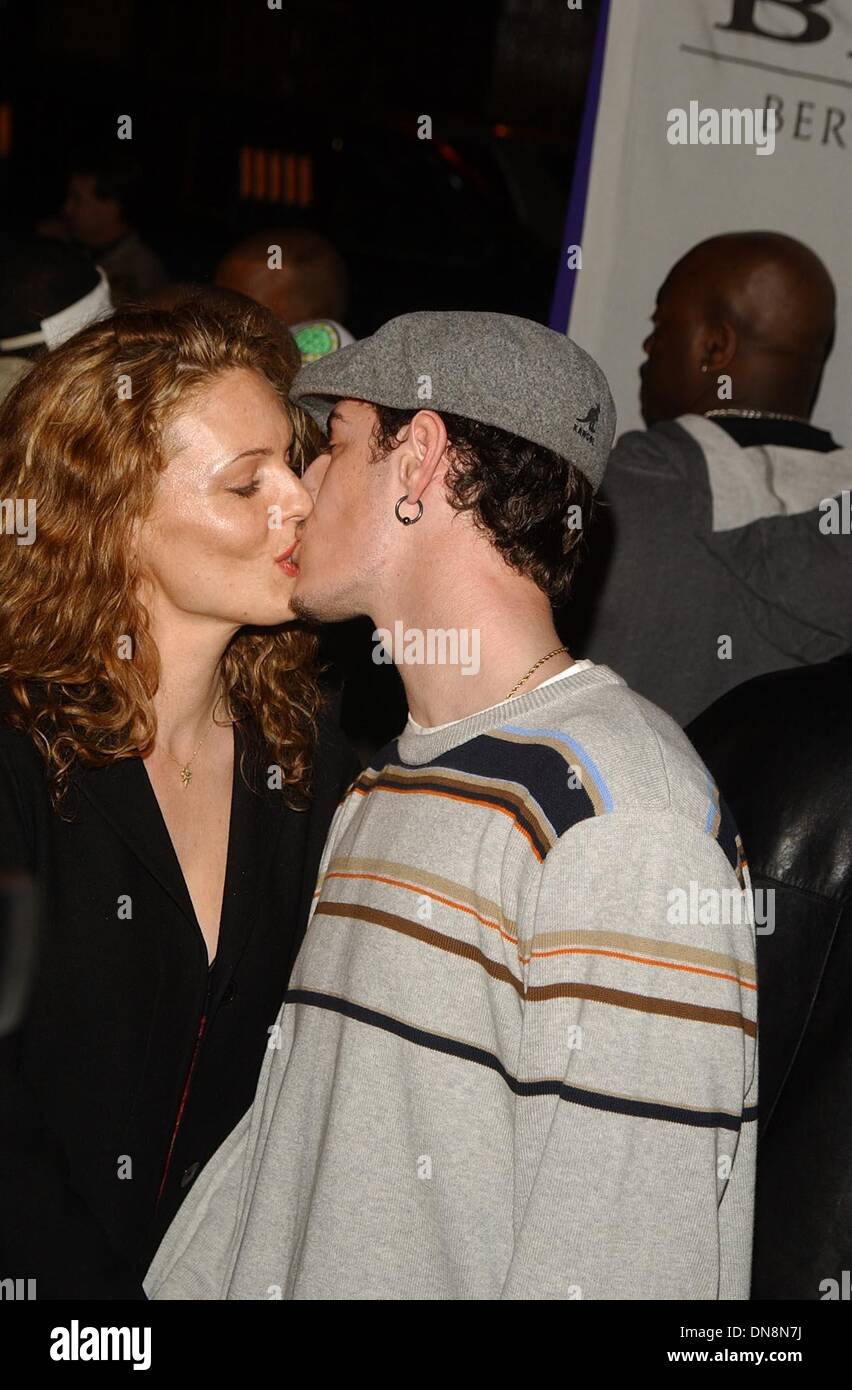 27 febbraio 2002 - K24223AG: BMG GRAMMY PARTY.all'ARGYLE HOTEL, West Hollywood, CA 02/27/2002.Eric Balfour e fidanzata FRANCOISE. AMY GRAVES/ 2002.(D)(Immagine di credito: © Globo foto/ZUMAPRESS.com) Foto Stock