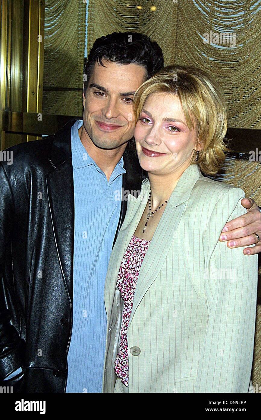 Mar 18, 2002 - K24401JBB Accademia Nazionale di giorno della nomina di Emmy cerimonia.Rainbow Room , NYC 03/12/02. JOHN BARRETT/ 2002.RICK HEARST.BETH EHLERS(Immagine di credito: © Globo foto/ZUMAPRESS.com) Foto Stock