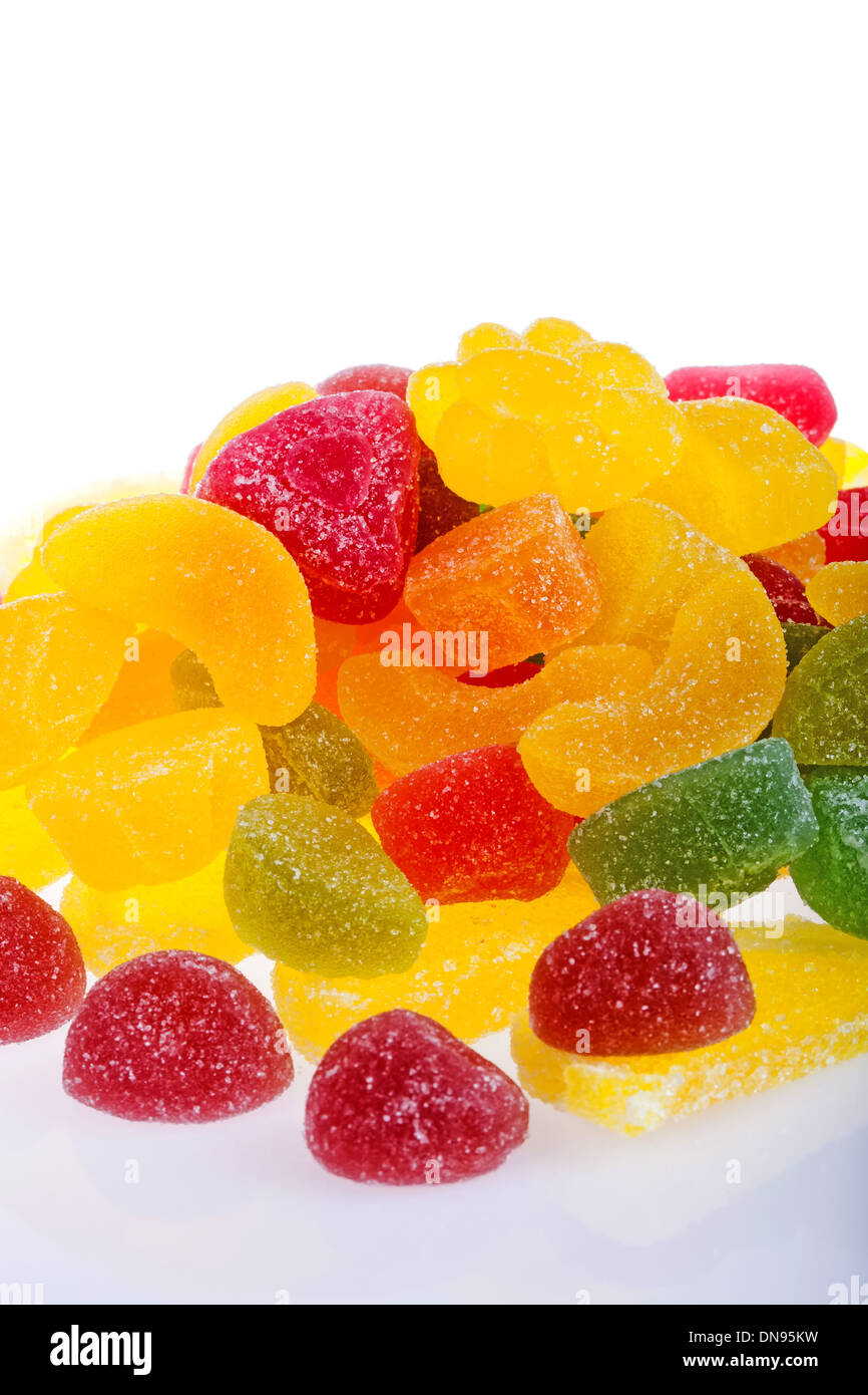 Deliziosa marmellata colorato su sfondo bianco Foto Stock
