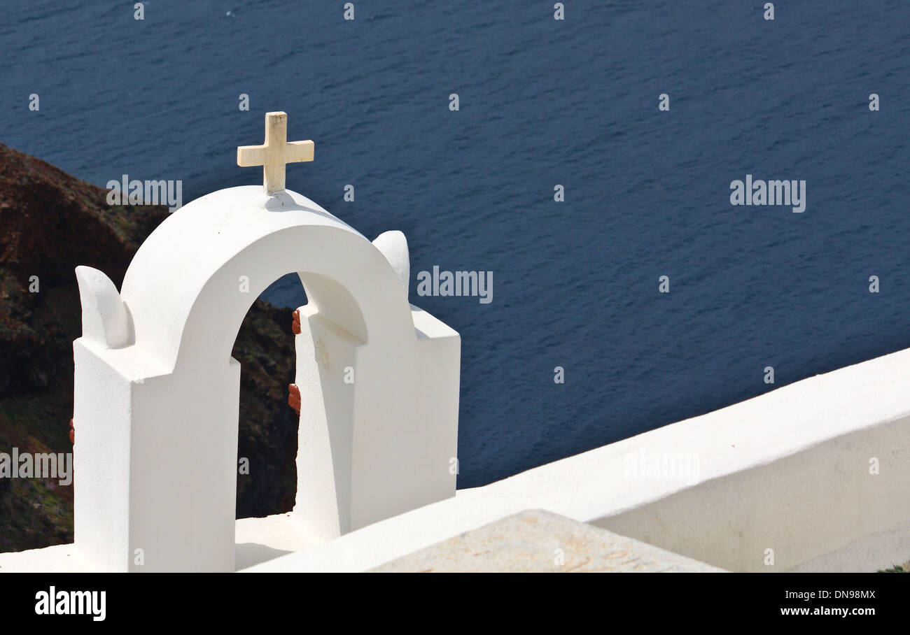 Isola di Santorini in Grecia. Vista di una vecchia chiesa tradizionale Foto Stock