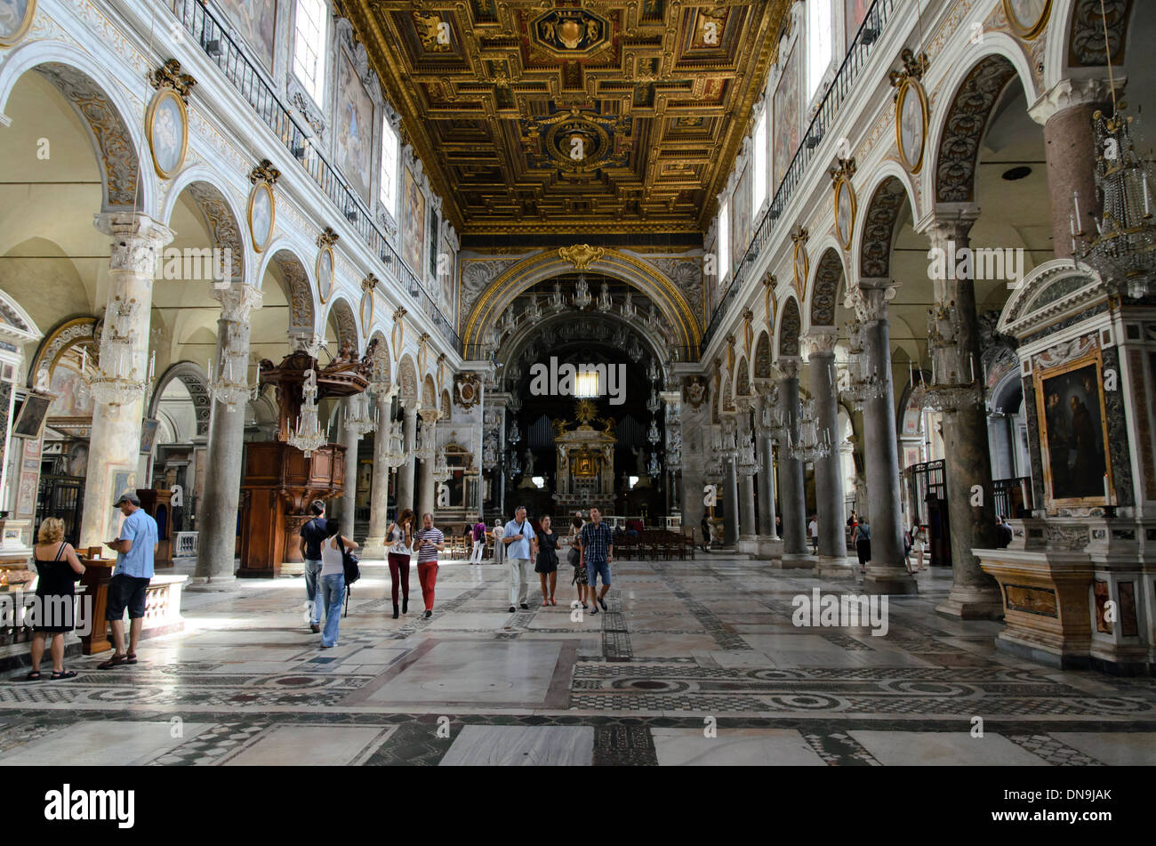 Interno della Basilica di Santa Maria dell'altare del cielo (Basilica di Santa Maria in Aracoeli) - Roma, Italia Foto Stock