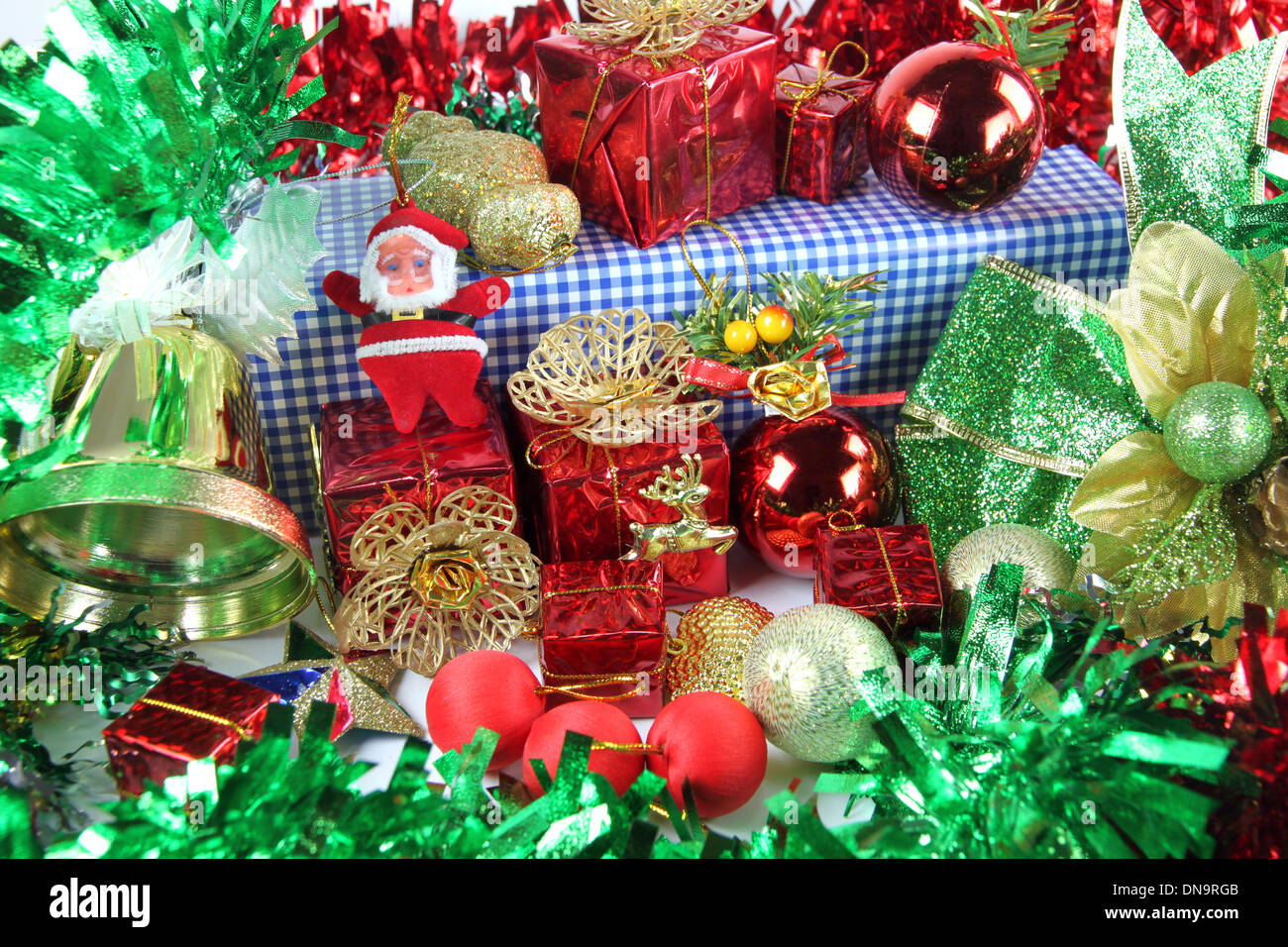 Nastro Verde accessori e decorazioni di Natale o Capodanno. Foto Stock