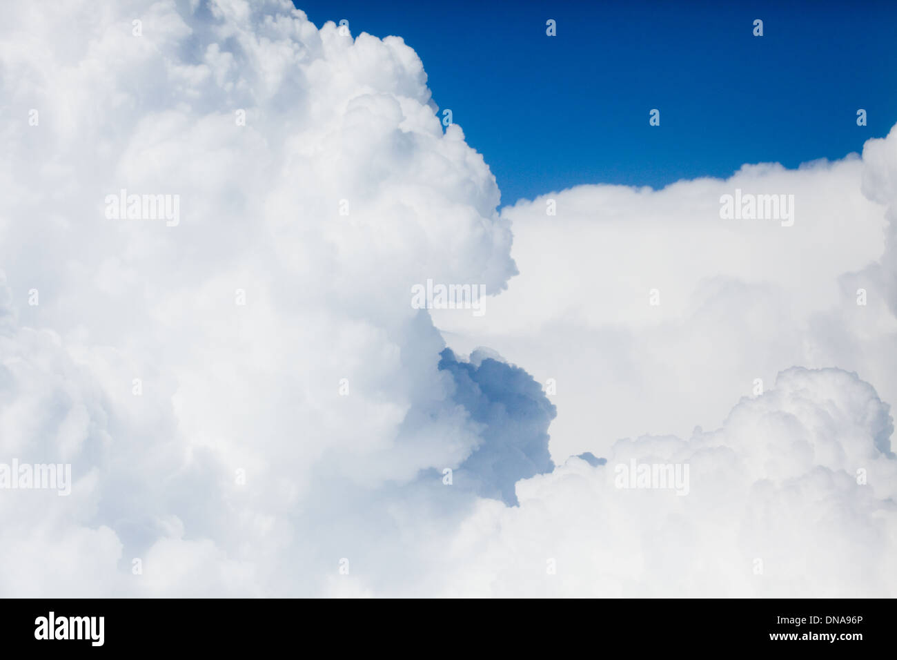 Nuvole, aria, sky, meteo puffy nuvola bianca, cielo blu, vento, clima Foto Stock