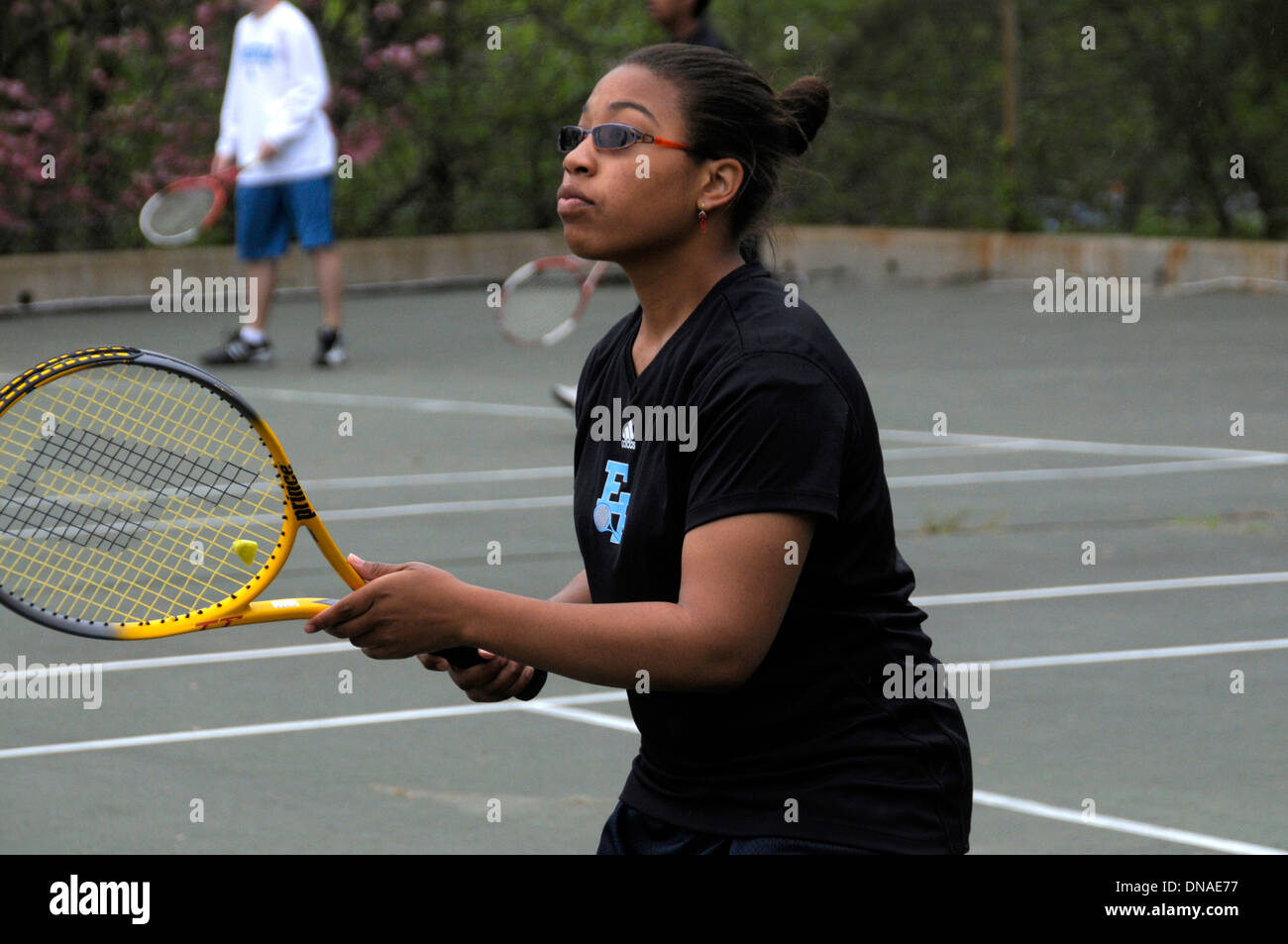 Teen giocare a tennis in Greenbelt, Maryland Foto Stock