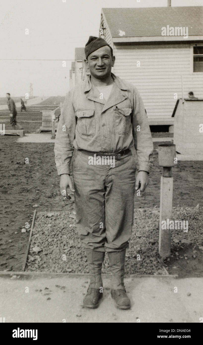 Soldato in uniforme, ritratto, durante la seconda guerra mondiale, HQ 2° Battaglione, 389a di fanteria, US Army base militare, Indiana, USA, 1942 Foto Stock