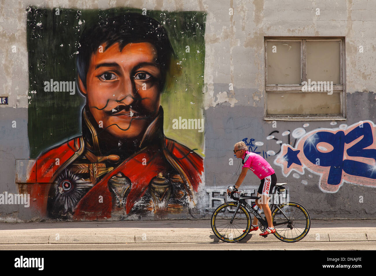 Graffiti e biker, Belgrado, Serbia Foto Stock