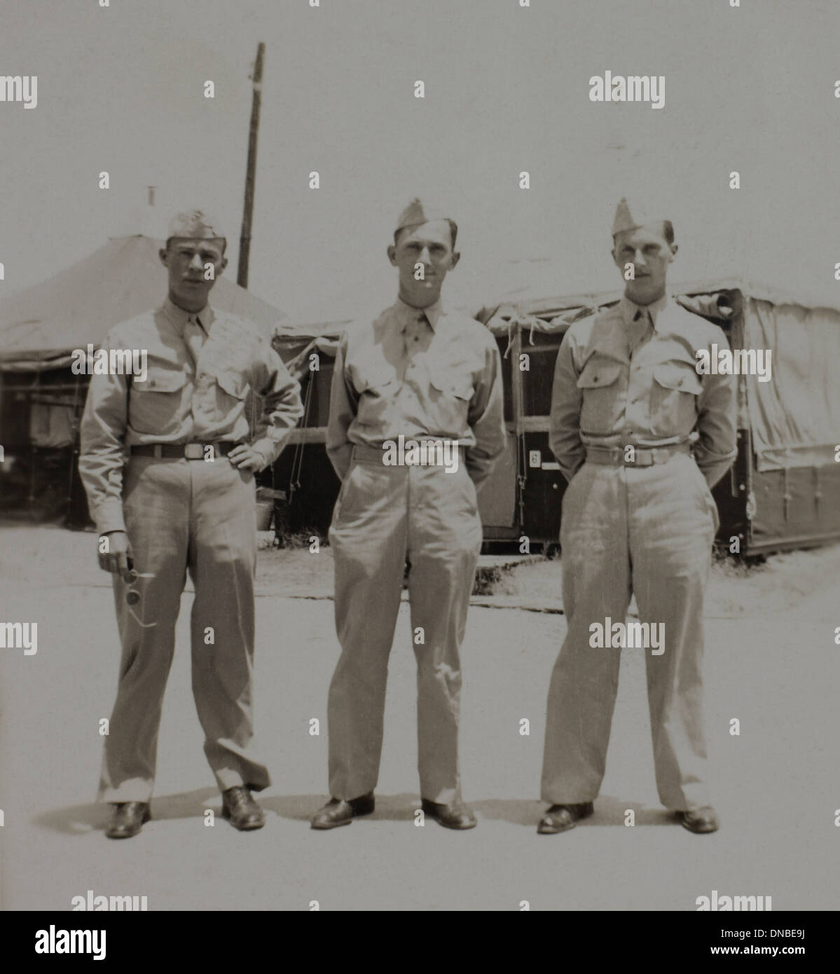 Tre soldati in uniforme, ritratto, durante la seconda guerra mondiale, 325fanteria, US Army base militare , Camp Claiborne, Louisiana, USA, 1942 Foto Stock