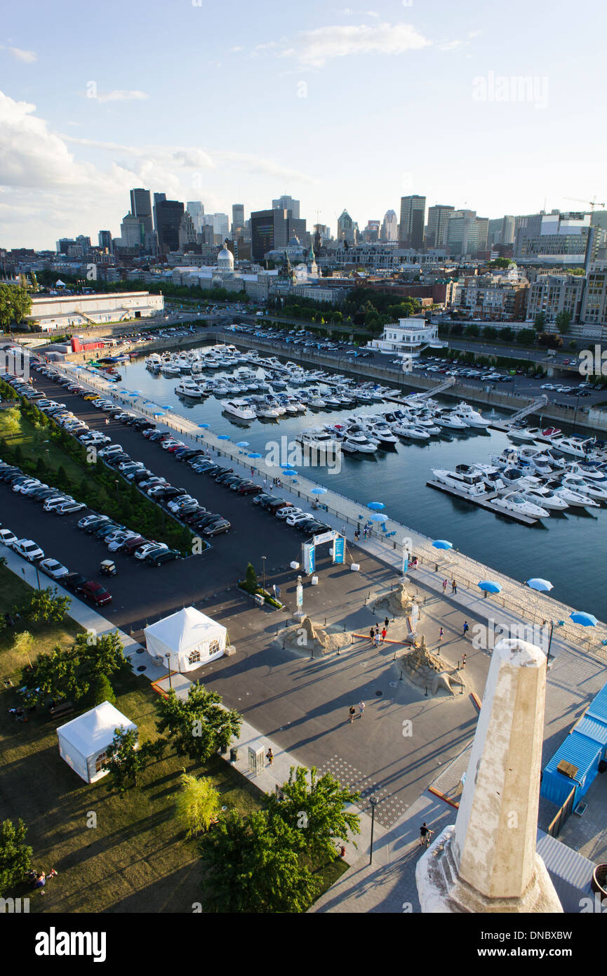 Vista sulla vecchia Montreal e porta d'Escale Marina dalla torre dell Orologio (Tour de l'Horloge). Foto Stock