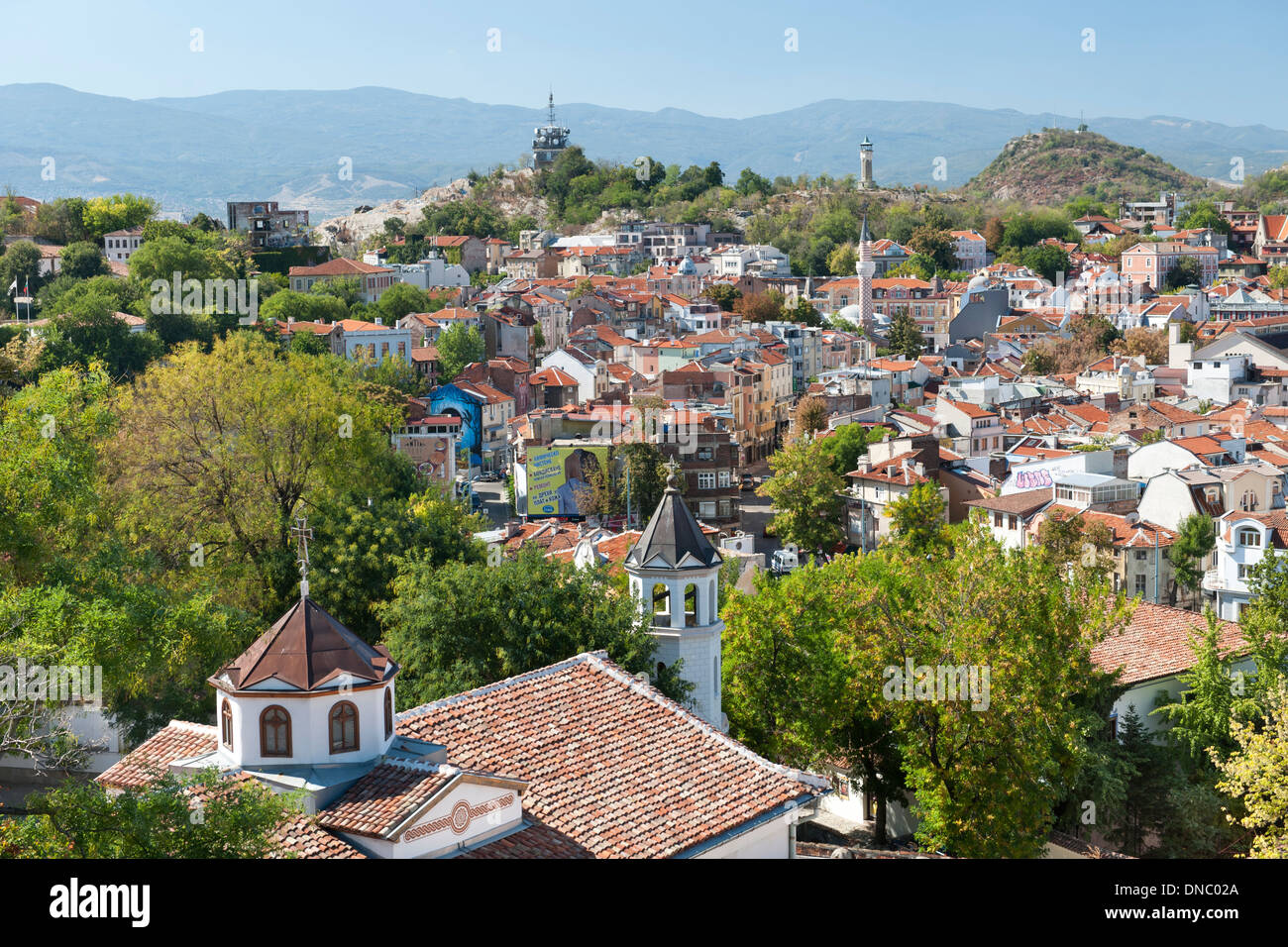 Vista dai bastioni della antica fortezza sulla collina di Nebet nella città vecchia di Plovdiv, la seconda città più grande della Bulgaria. Foto Stock