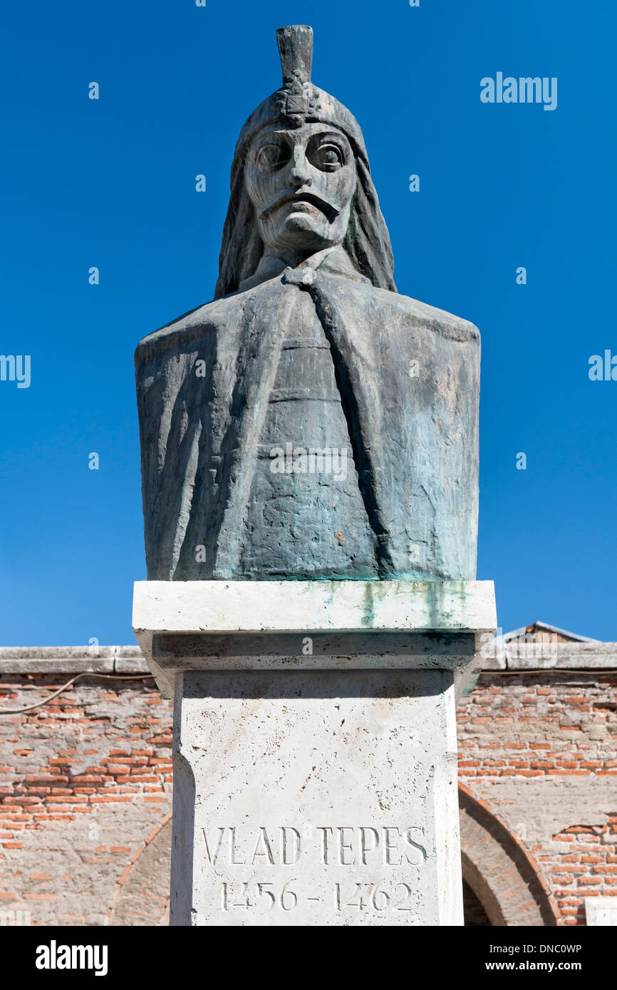 Busto di Vlad Tepes a Bucarest, la capitale della Romania. Foto Stock