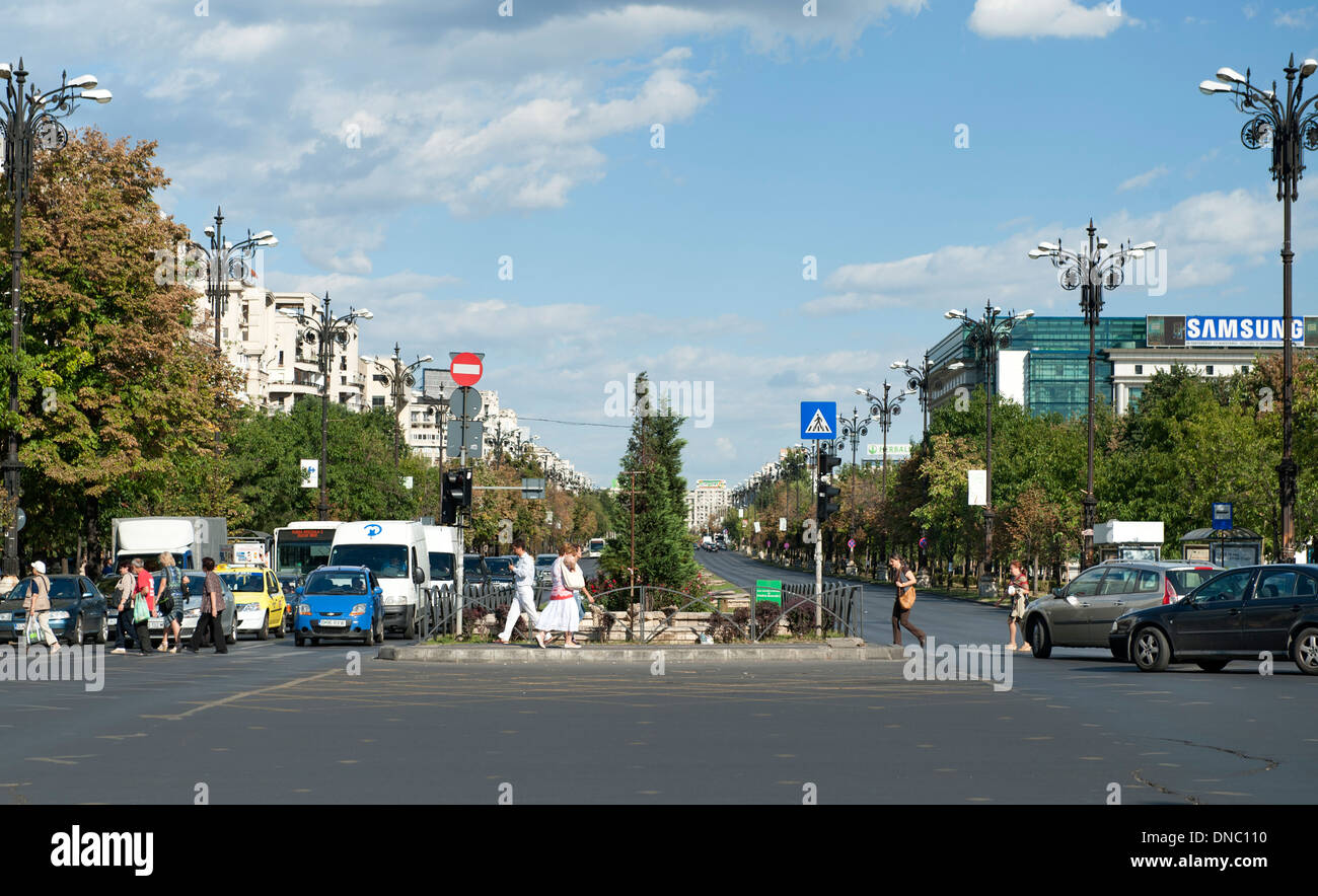 Bulevardul Unirii (Unificazione Boulevard) in Bucarest, la capitale della Romania. Foto Stock