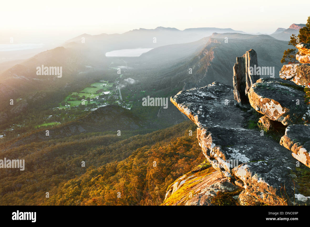 Vista su Halls Gap e Grampians orientale. Foto Stock