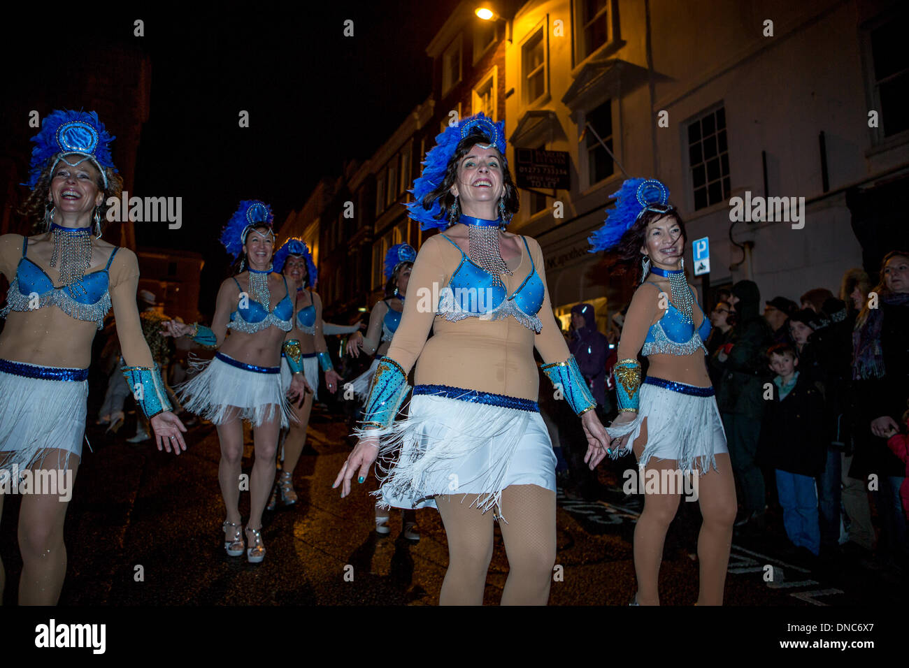 La masterizzazione degli orologi processione, Brighton East Sussex, 21 Dicembre 2013 Foto Stock