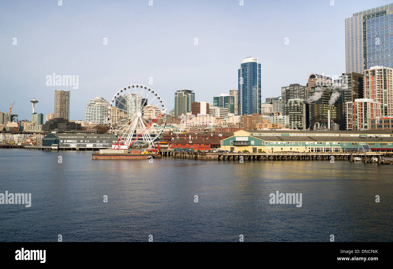 Infrastrutture, edifici e attrazioni sul lungomare della Baia di Elliott Seattle Foto Stock