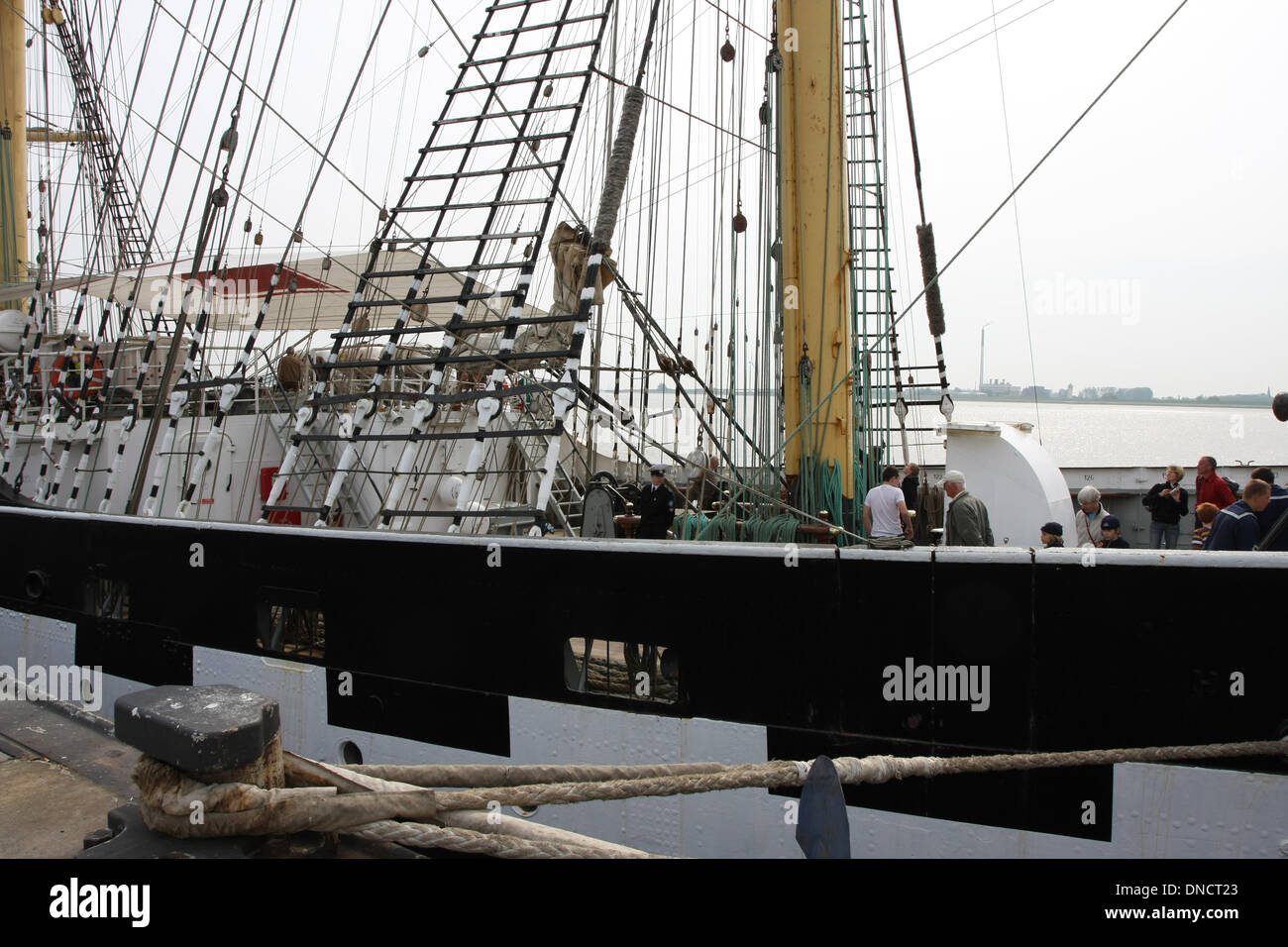 La formazione di vela della nave 'Krusenstern' è un russo quattro-masted steel barque, costruito nel 1926 dal cantiere John C. in Tecklenborg Wesermünde (Bremerhaven). La nave durante una visita a Bremerhaven. Foto: Klaus Nowottnick Data: 28 Aprile 2011 Foto Stock