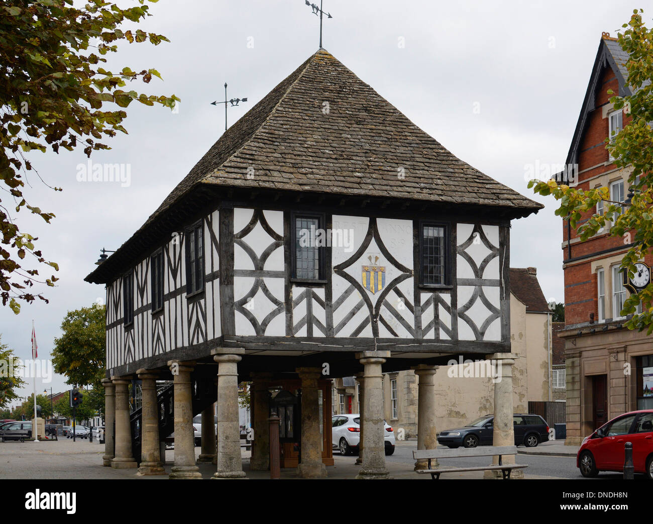 Mercato antico nella strada principale della Royal Wootton Bassett. Wiltshire. Inghilterra Foto Stock