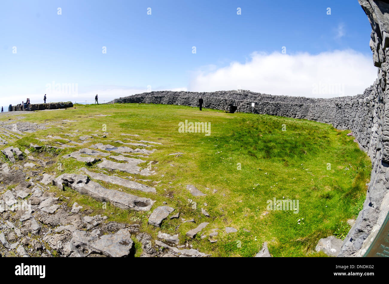 Anello interno di Dun Aengus fort di pietra, Inishmore, Isole Aran, nella contea di Galway, Irlanda. Foto Stock