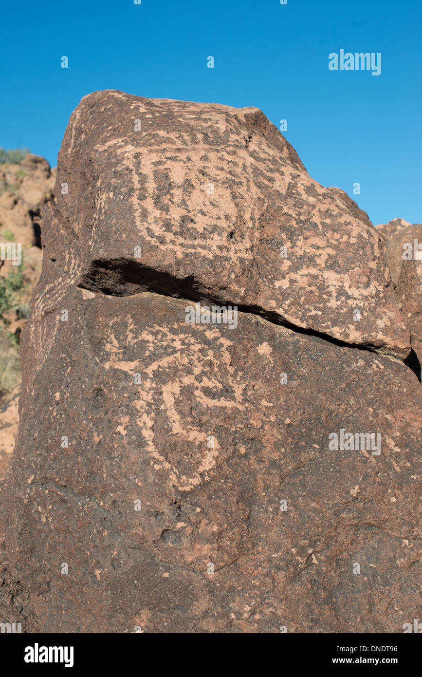 Incisioni rupestri sulla pietra nel Mojave National Preserve Foto Stock