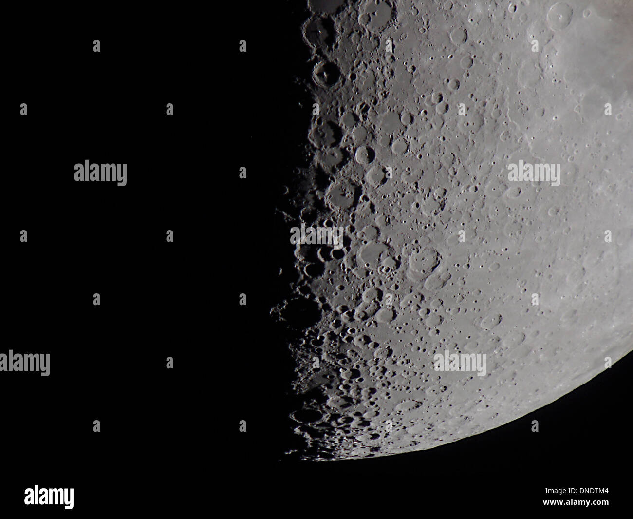 Marzo 28, 2004 - terminatore sud di 7 giorno luna. Foto Stock