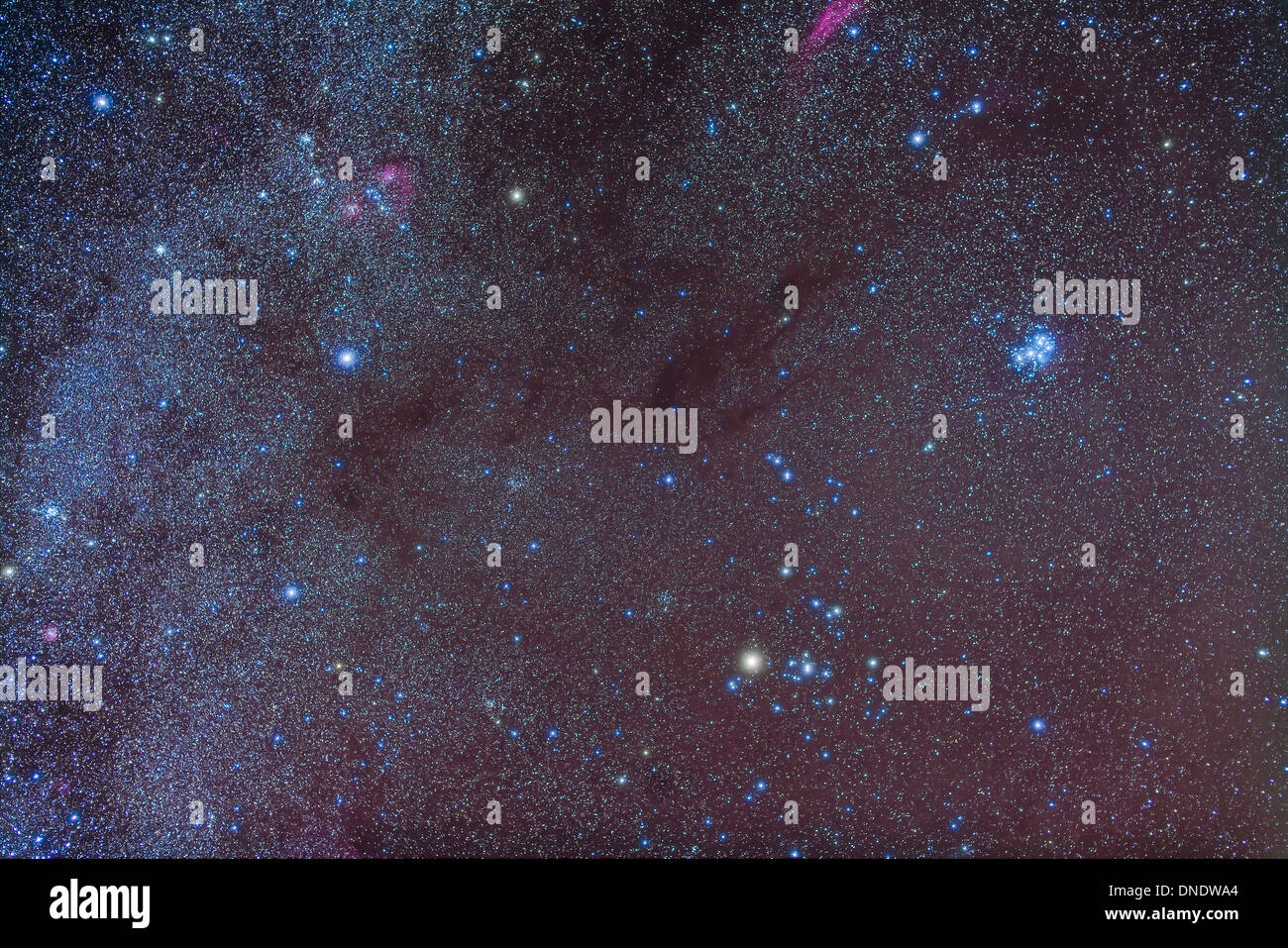 La regione di Taurus che mostra vicoli bui di nebulosità. Foto Stock