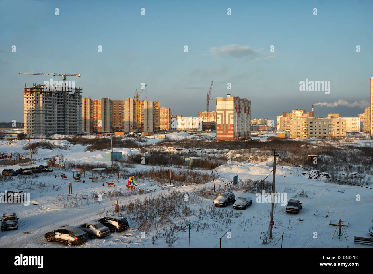 Lipetsk, edificio di nuova costruzione, gru, torre, pavimenti, moderno e di design, costruzione, architettura, città, visualizzare, paesaggio, inverno, Foto Stock