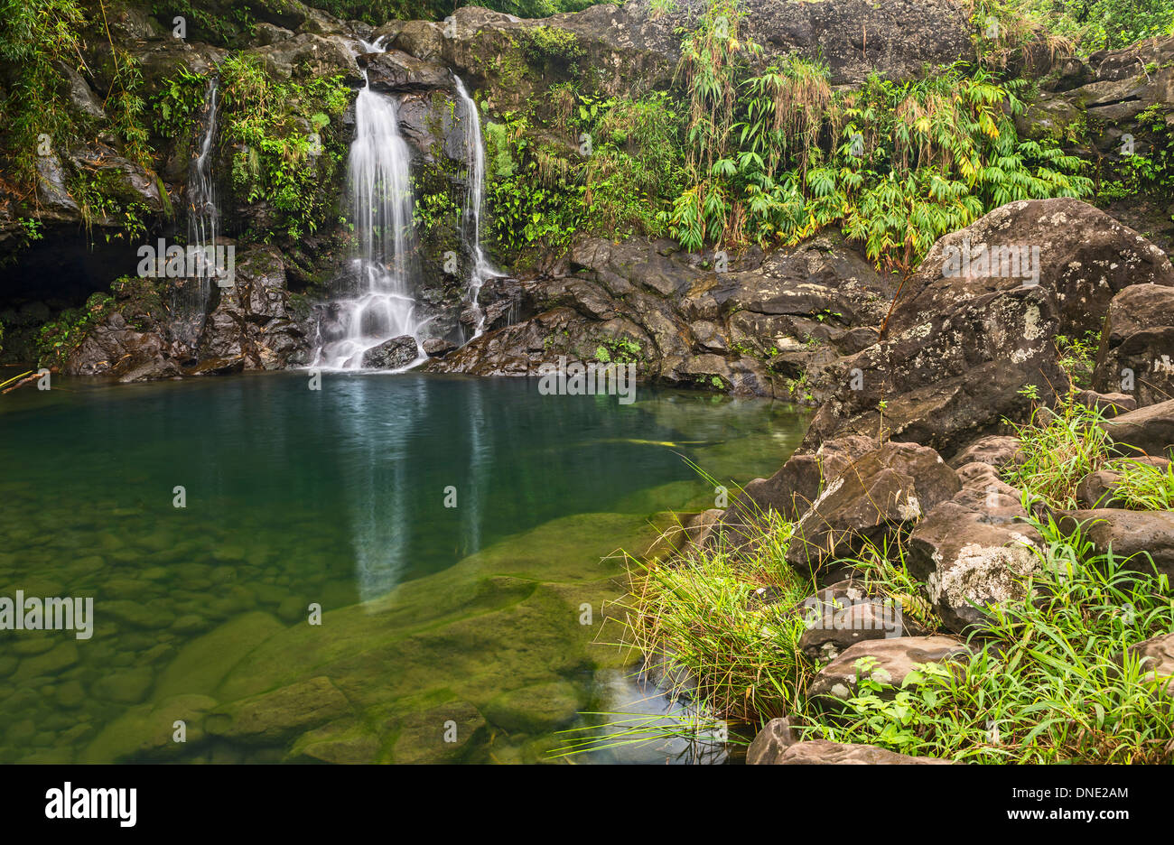 La bella e magica cascate lungo la strada di Hana in Maui. Foto Stock