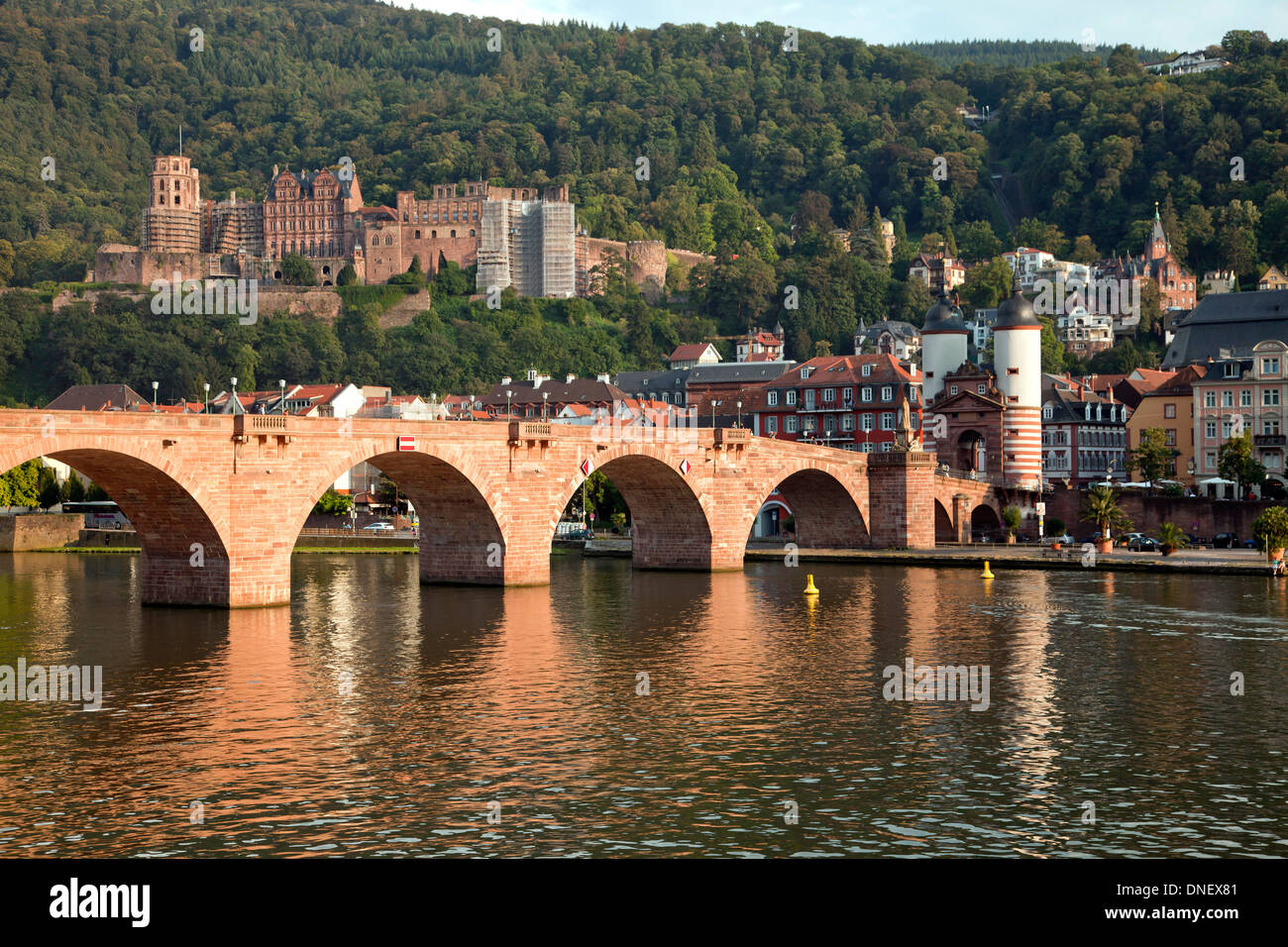 Il castello di Heidelberg, il Ponte Vecchio e il fiume Neckar a Heidelberg, Baden-Württemberg, Germania Foto Stock
