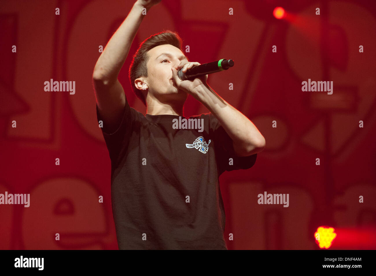 Cimorelli ,emblema3 ,Fall Out Boy, panico in discoteca e Kalin e Myles eseguire a Jingle Ball 2013 Foto Stock