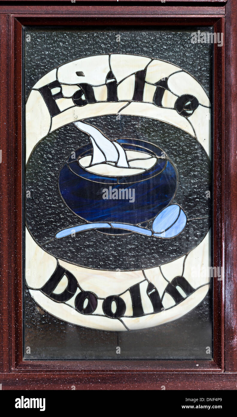 Failte o Benvenuti scritto in vetrata, Doolin, Co. Clare, Irlanda Foto Stock