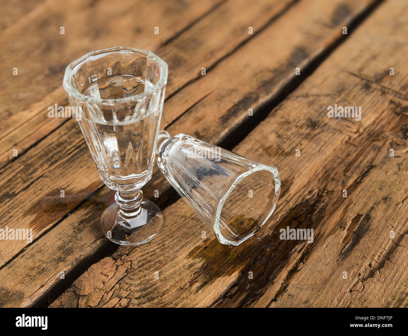 La vodka e ciggarettes - uno stile di vita poco salutare Foto Stock