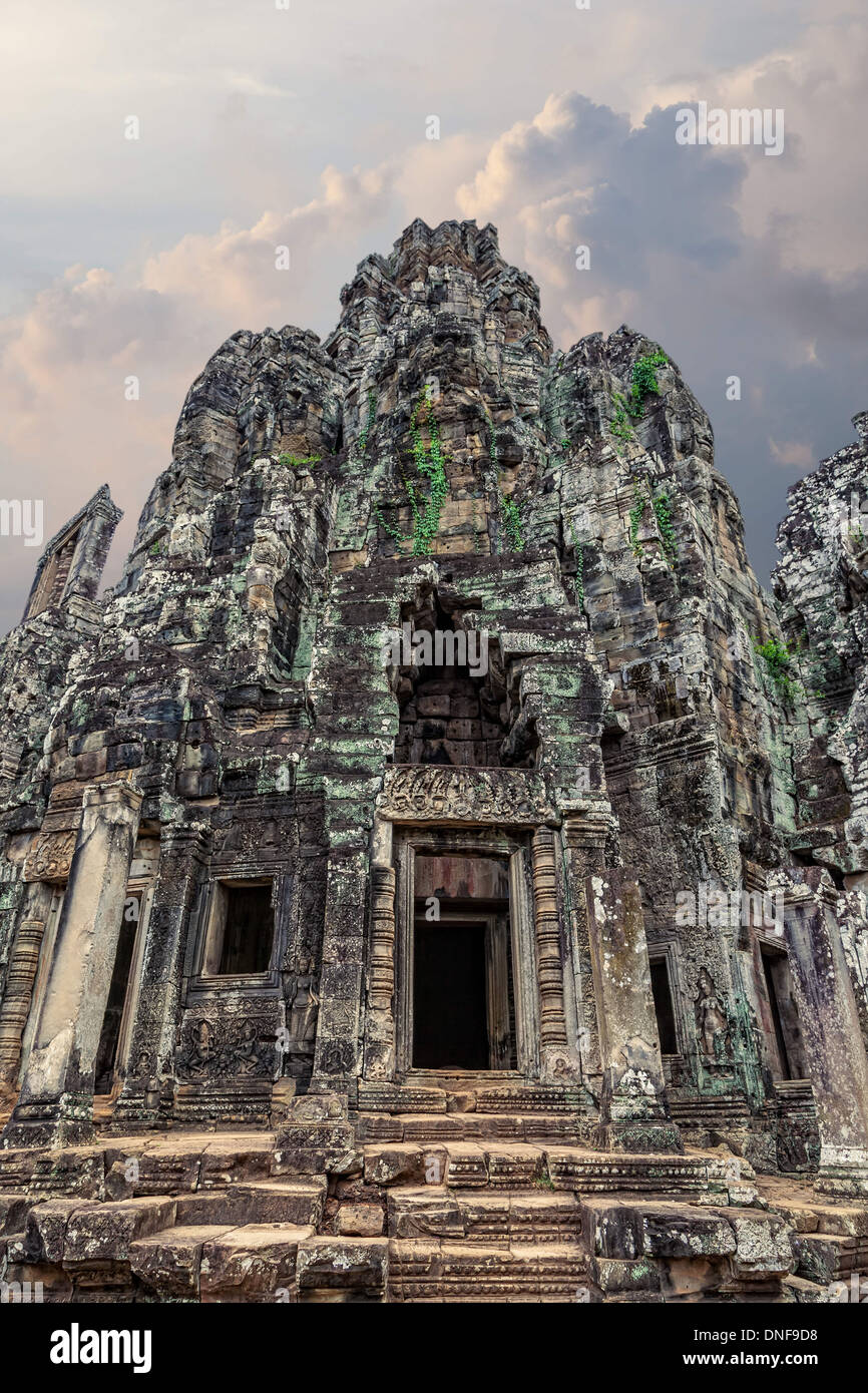 La sua incredibile architettura di antico tempio Bayon in Cambogia Foto Stock